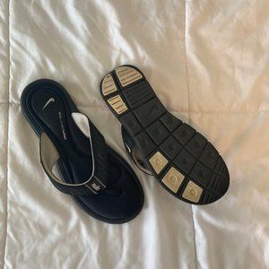 Nike womens black thong sandals size 9